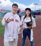 ‘김병현과 함께’ 하지원, MLB 보스턴 레드삭스 시구.... “평생 잊지 못할 추억”