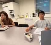 “놀기 전에 숙제부터”…허양임, 13살 아들 승재와 병원 휴게실서 ‘폭풍 숙제’