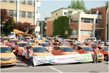 “택시 기사님 덕분에 바깥 구경하죠”