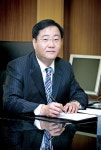 [컴퍼니 인사이드] KCC, 본업보다 백기사 투자에 더 집중…형제 간 계열분리 가능성 높아