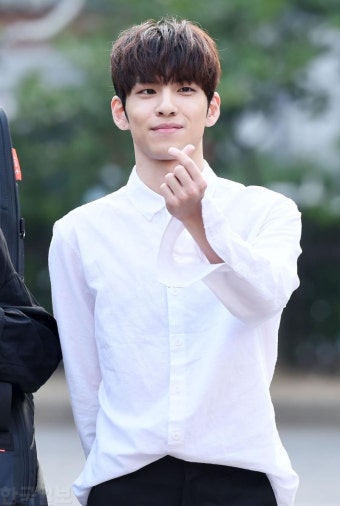 [포토]데이식스 원필 '하트도 잘해요'