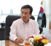 이해찬-이충재 행정도시 개발 진도 ‘공방‘