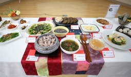 “괴산 장수밥상 드시고 오래 사세요”