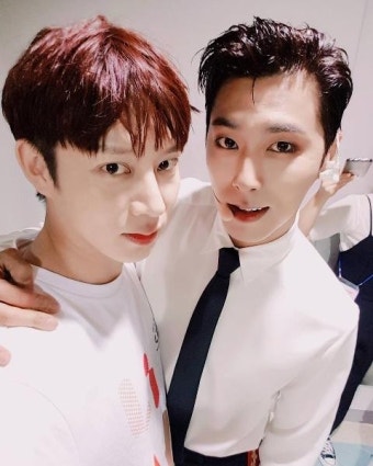 김희철.유노윤호, 우정의 투샷 '빛나는 외모가 포인트'