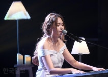 [포토]이진아 멋진 연주와 목소리