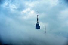 구름 위에 떠오른 남산 N서울타워