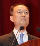 백운규 “2079년까지 단계적으로 ‘원전 제로’”