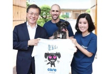 [포토뒷담화] 문 대통령, 유기견 토리 청와대 입성에 아빠미소