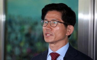 김문수 “문 대통령이 김정은 기쁨조” 막말 논란