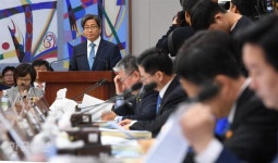 파스쿠찌국방컨벤션점 | 국감시작, 인사 하는 김명수 대법원장