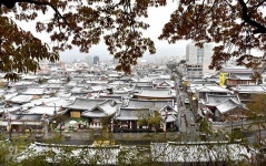 거리 곳곳 한복 물결…전주 한옥마을 시간여행