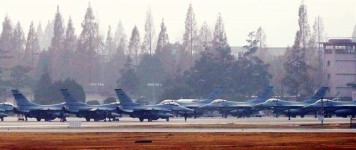 F-16 전투기, 위협적인 고공 비행