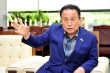 [희망 경북! 도약 경북!] “교통중심지 부상… 찾아오는 군위 만들 것”