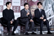[Hi포토]김원해 정씨배우들 사이 외로운 김씨~