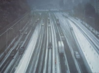 눈 내리는 부산, 도로 곳곳 통제