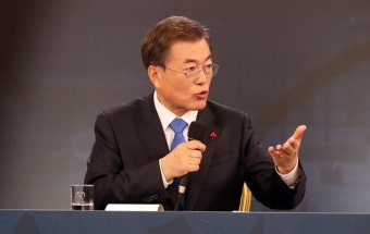 [문 대통령 신년회견] 개헌 시간표 첫 제시... '핀 포인트' 방안도 대안으로 띄워