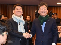 바른정당 슬픈 돌잔치... 돌잡이 메뉴는 ‘안철수’