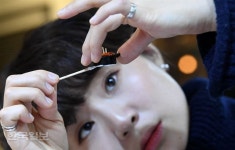 [겨를] 점토를 철사에 말면 꼬불꼬불 라면이 뚝딱
