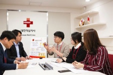 박정호 SKT 사장 파격 실험…입사 한달 차 신입에 “회사 뜯어고쳐라”