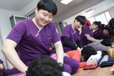 구미대 작업치료과, 마을회관 방문해 재능봉사 펼처