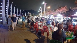 낭만 가고 술판 남은 여수밤바다 낭만포차