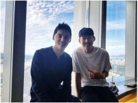 손흥민, 류준열 이어 김준수와 절친 인증…‘생일 모임’