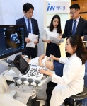 [포토] JW메디칼, 초음파 영상진단장치 제품 시연