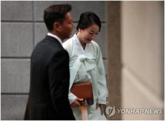 노현정 근황 포착, 단아한 '현대家 며느리룩' 눈길