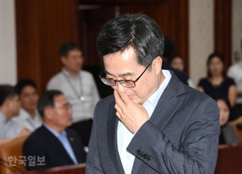 [단독] 김동연, 지난 주말 사의 표명… 문 대통령 “직을 걸라” 반려