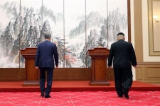 김정은, 문 대통령 숙소 백화원 직접 찾아 70분간 회담