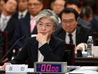강경화 “5ㆍ24조치 해제 검토 중” 발언 번복 논란