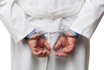 “대리수술 의사도 3년이면 면허 재취득”