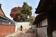 한옥성당ㆍ고려궁터ㆍ방직공장 카페…걸어서 10분 거리에 오밀조밀
