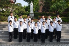 무지카사크라 소년합창단, 교황 앞에서 노래부른다
