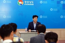 민주당 김정호 “내가 국토위 의원”…공항서 구설