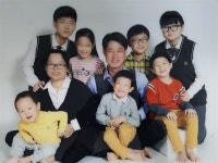 “8남매 키우는 것보다 사회적 시선이 더 힘들어요”