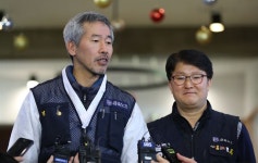 411일 만에 만났지만... 악수만 하고 돌아선 파인텍 노사