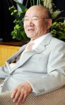 국민 61.5% “전두환 ‘국립묘지 안장’, 법 바꿔서라도 막아야”