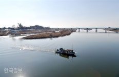 바다를 잃어버린 만경강 갯마을, 무심한 갈대밭만 아득히