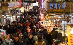 설 앞두고 붐비는 부전시장