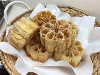 [천운영의 심야 식탁] 기름에 튀겨 꿀물에 퐁당