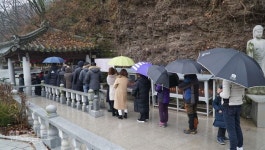 [겨를]소원 이뤄지면 들리지 않는다는 신비의 돌 들어보니….