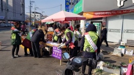 포항 흥해 주민들 “지진 났을 땐 앞다퉈 나서더니...”