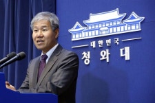 김수현 정책실장 “소득분배 악화에 잠 못 자고 있다”