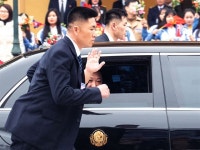 [포토뒷담화] 김정은 베트남 도착, 뛰기 시작한 12인의 방탄 경호대