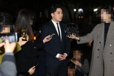 승리, 8시간 30분 밤샘 조사 마쳤다 의혹 하루빨리 밝혀지도록