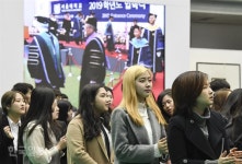 [포토뒷담화]관악에 핀 새내기들의 웃음꽃, 서울대의 입학식