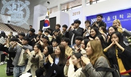 [포토뒷담화]관악에 핀 새내기들의 웃음꽃, 서울대의 입학식