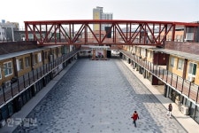 아마존 호미ㆍ할매 묵공장…역 떠난 역전에 모처럼 웃음꽃