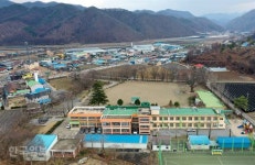 아이 오면 집 드려요 … 폐교 위기 초등교 살린 상상력의 기적